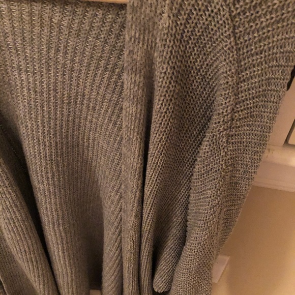 Gray sweater - Picture 2 of 2